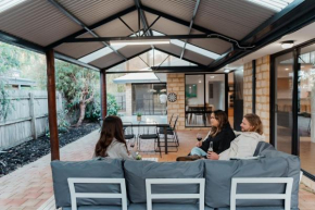 Salhus - sleep in king beds & easy walk to town Dunsborough